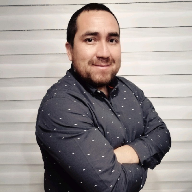 Portrait of Alex Águila, founder of JONIA